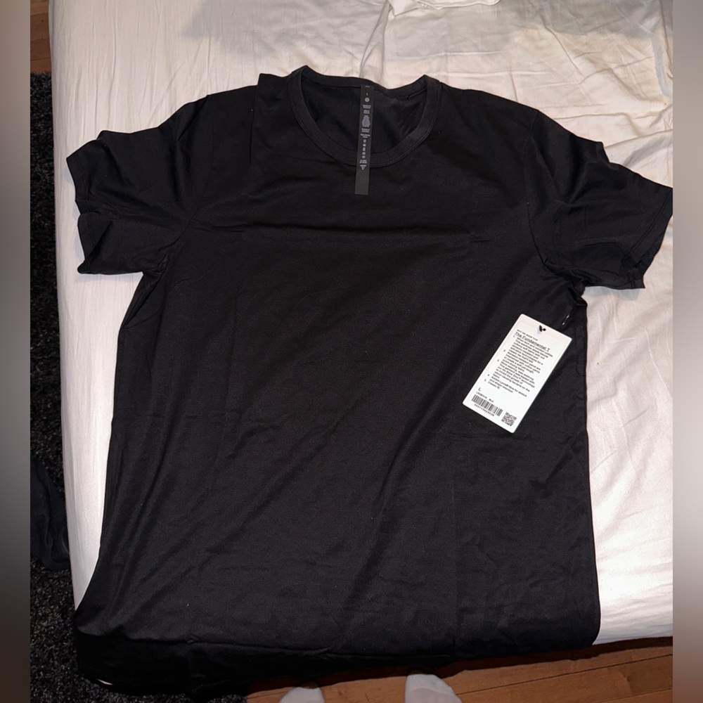 lululemon fundamental t shirt (Black, L)